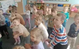Galeria aktualności Wiosenny koncert w przedszkolu. 6