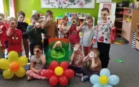 Galeria aktualności Zabawy na powitanie wiosny w grupie II. 8