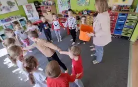 Galeria aktualności Warsztaty edukacyjne z panią pedagog. 1