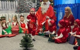 Galeria aktualności Uroczystość choinkowa w grupie II. 5
