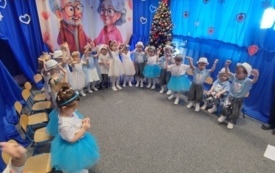 Galeria aktualności Dzień Babci i Dziadka w przedszkolu. 37