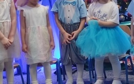 Galeria aktualności Dzień Babci i Dziadka w przedszkolu. 38