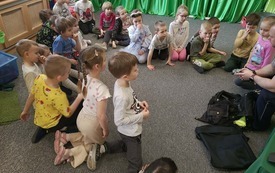 Galeria aktualności Spotkanie z tatą policjantem. 15