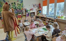 Galeria aktualności Mama Kurka i pisklaczek Pipi w grupiue I 6