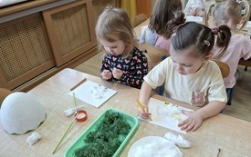 Galeria aktualności Mama Kurka i pisklaczek Pipi w grupiue I 8