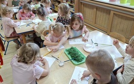Galeria aktualności Mama Kurka i pisklaczek Pipi w grupiue I 11