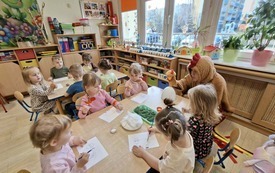 Galeria aktualności Mama Kurka i pisklaczek Pipi w grupiue I 15