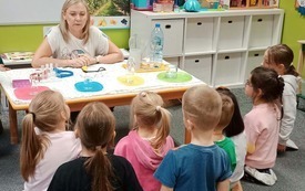 Galeria aktualności Eksperymentujemy i odkrywany. 3