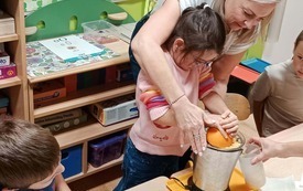 Galeria aktualności Eksperymentujemy i odkrywany. 7