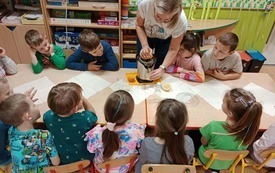 Galeria aktualności Eksperymentujemy i odkrywany. 8