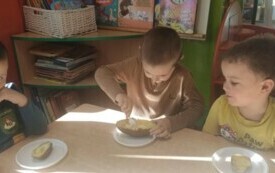 Galeria aktualności Dzień pieczonego ziemniaka w grupie II. 98 7