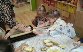 Galeria aktualności Dzień pieczonego ziemniaka w grupie II. 98 9