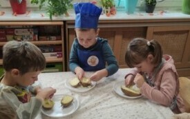 Galeria aktualności Dzień pieczonego ziemniaka w grupie II. 98 12