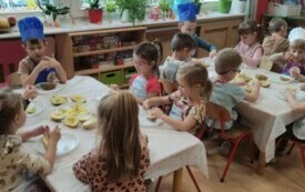 Galeria aktualności Dzień pieczonego ziemniaka w grupie II. 98 14