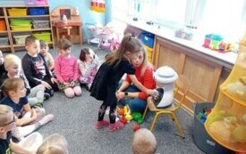 Galeria aktualności Zajęcia z robotem edukacyjnym EMYS-em. 100 7
