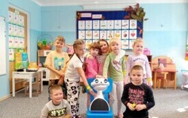 Galeria aktualności Zajęcia z robotem edukacyjnym EMYS-em. 100 9